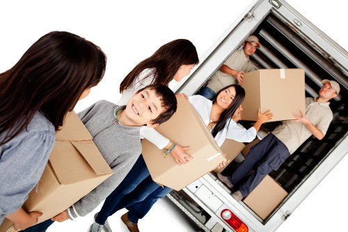 Residential moving help in Oakleigh Park