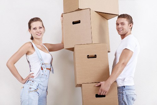 Manual handling and secure packing during a house move