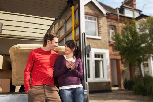 Moving day planning and removals support in Oakleigh Park