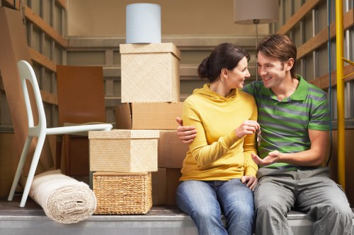 Oakleigh Park moving service for flats, houses, and small business relocations